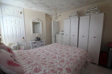 3 bedroom terraced house to rent - Photo 3