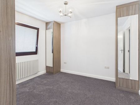 Oxford Road, Gerrards Cross, Buckinghamshire,SL9 - Photo 4