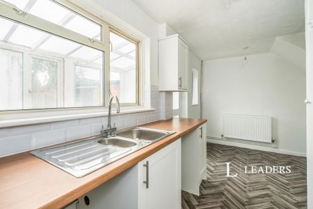 3 bedroom terraced house to rent - Photo 2