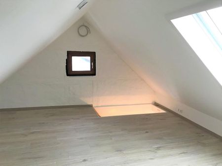 Maisonette-Wohnung mit Einbauküche und 3 Zimmern mit 2 Dachzimmern - Photo 2