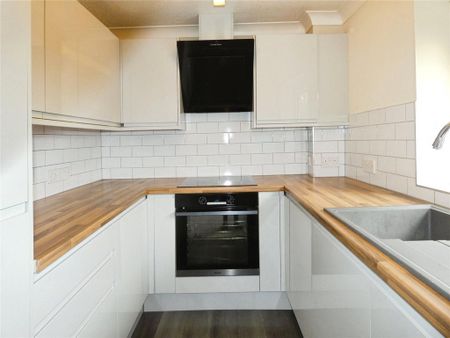 1 bedroom parking to rent - Photo 2