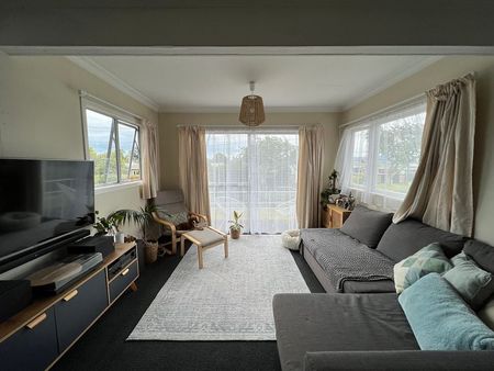 Cosy 2BR Home in Greerton - Photo 2