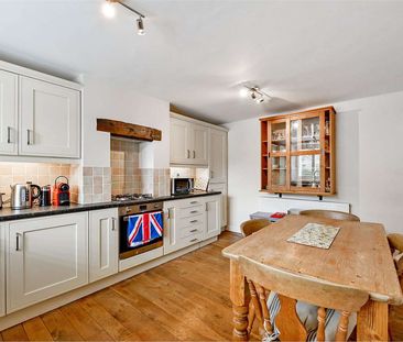 Charming two bedroom cottage in the heart of Stow-on-the-Wold. - Photo 2