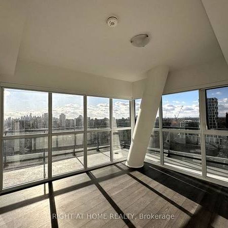 Yonge & Eglinton Stylish 2Bdrm Beautiful Modern Finishes Open Concept - Photo 3