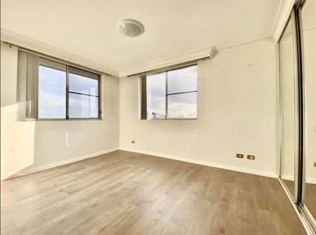 Modern Two Bedroom Apartment in Prime Rosebery Location - Photo 3