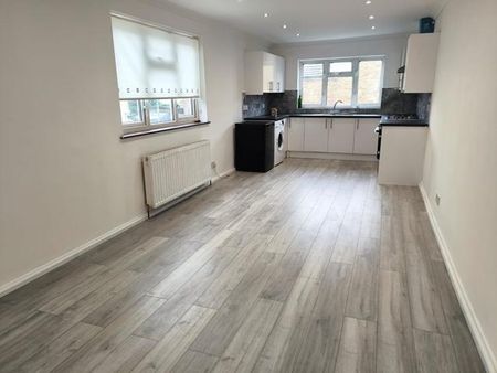 5 bedroom flat to rent - Photo 5