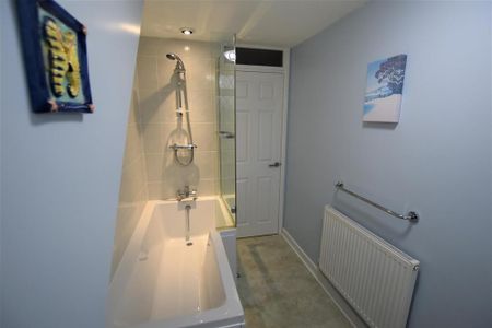 2 bedroom semi-detached house to rent - Photo 5