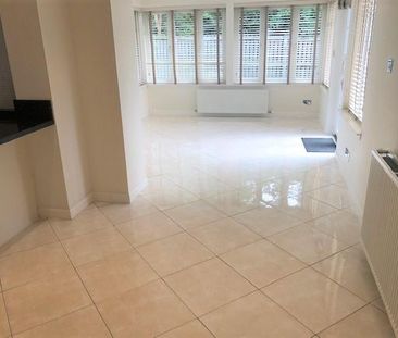 4 bedroom detached house to rent - Photo 6