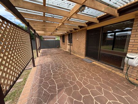 Spacious Home in a sought after pocket ! - Photo 2