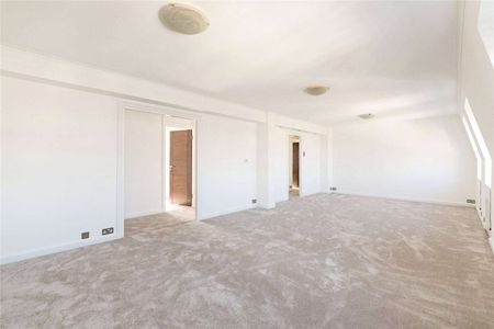 Top floor apartment in an attractive portered mansion block in Marylebone. - Photo 4