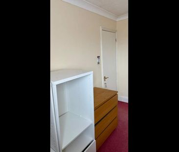 Room in a Shared House, Heathhurst Road, CR2 - Photo 4