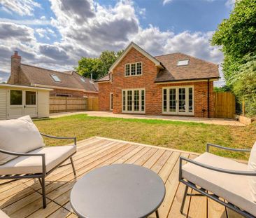 4 bedroom detached house to rent - Photo 2