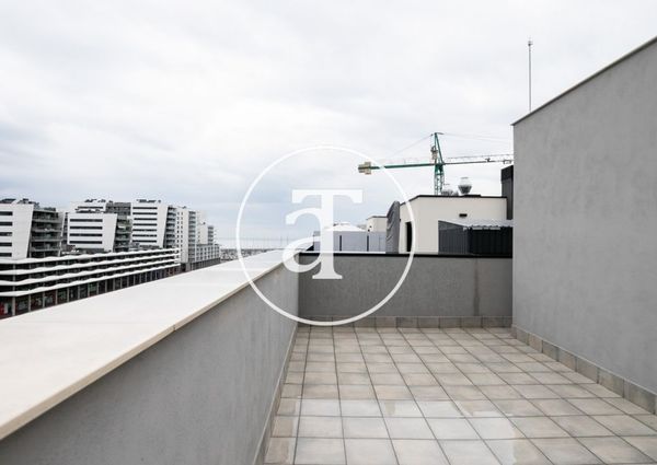 Penthouse apartment for rent with 3 bedrooms, balcony, terrace and 2 bathrooms in Badalona