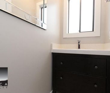 1824 Charles Street, Vancouver - Photo 1