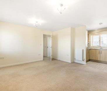 3 bedroom coach house to rent - Photo 2