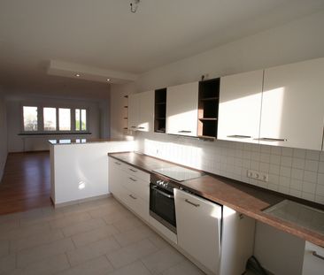 Energetisch modernisiert - offene Küche - schöner Balkon! - Photo 2