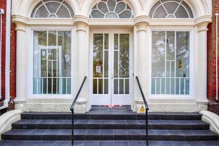 Chinegate Manor, Bournemouth, Dorset, BH1 - Photo 3