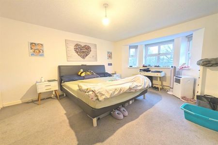 4 Bedroom Detached To Let - Photo 3