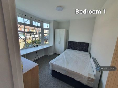 1 bedroom in a house share to rent - Photo 2
