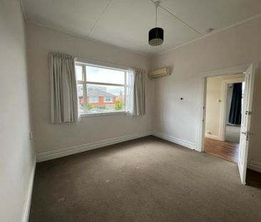 Modernised three bedroom home - Close to CBD and transport - Photo 6