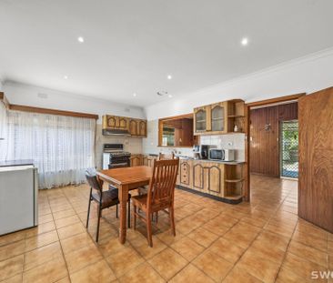 Charming three bedroom residence in ideal location -Six Month Lease - Photo 4