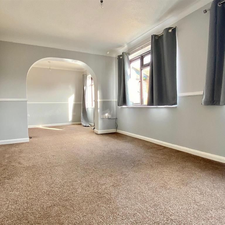 4 bedroom semi-detached house to rent - Photo 1