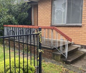 Convenient location - Photo 3