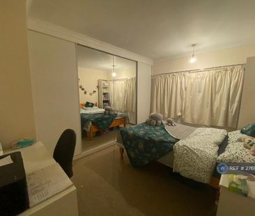 4 bedroom semi-detached house to rent - Photo 3