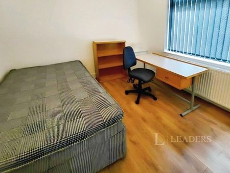 6 bedroom terraced house to rent - Photo 2