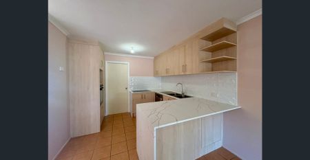 NEWLEY RENOVATED - NEW KITCHEN - FRESH PAINT - NEW CARPET - Photo 2