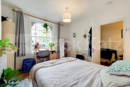 3 bedroom house close to zone 2 station with easy access to central London - Photo 4