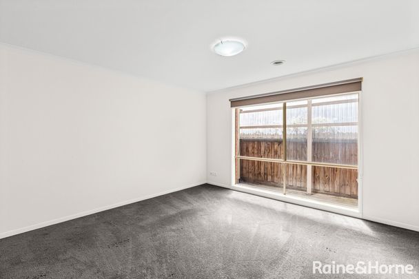 Stunning Family Home in Roxburgh Park - Photo 1