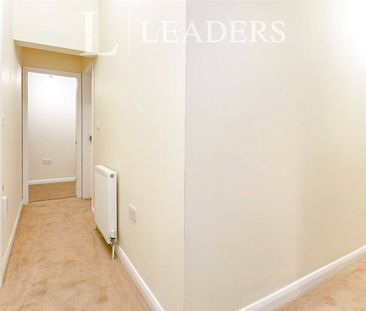 2 bedroom apartment to rent Somerset Road, Redhill, RH1 - Photo 3
