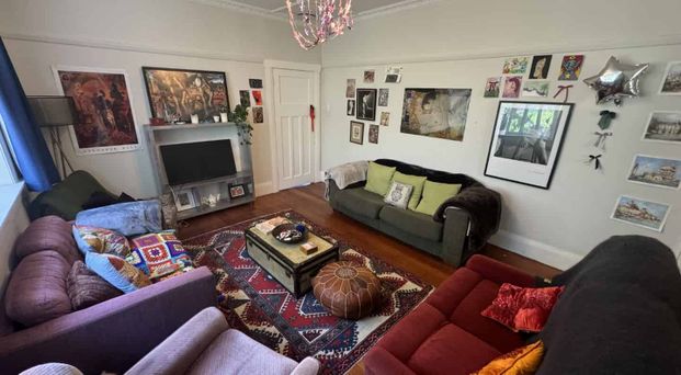 SPACIOUS CHARACTER HOME: - Photo 1