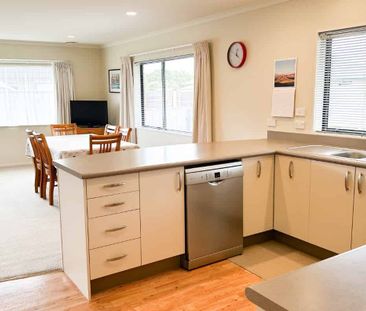 Fabulous Four Bedroom Family Home - Photo 4