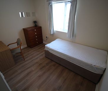 1 bed house / flat share to rent in St Andrews Avenue, Colchester - Photo 3