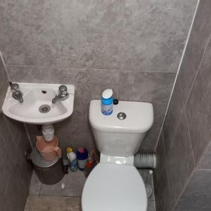 1 bedroom in a flat share to rent - Photo 3