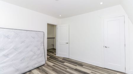 For Lease - 35 Toronto Street, Barrie, Ontario - Photo 2