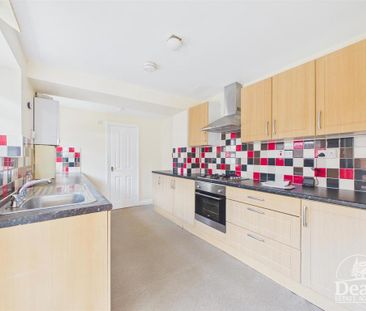 4 bedroom semi-detached house to rent - Photo 2
