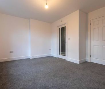 3 bedroom flat to rent - Photo 2