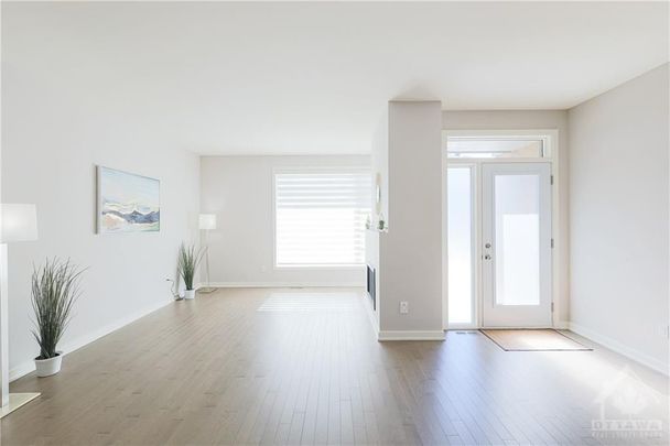 For Lease - 902 Chipping Circle, Blossom Park - Airport and Area, Ontario - Photo 1