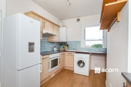 Flat to rent - Lyndhurst Grove, London, SE15 - Photo 2