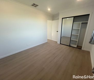 Brand New 2 bedroom plus study Townhouse in central location close ... - Photo 3
