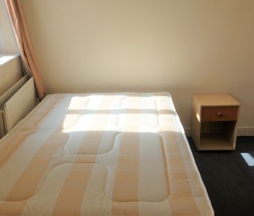 4 bedroom terraced house to rent - Photo 2