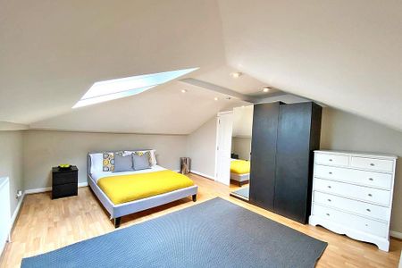 5 bedroom flat to rent - Photo 2