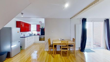 2 bedroom terraced house to rent - Photo 2