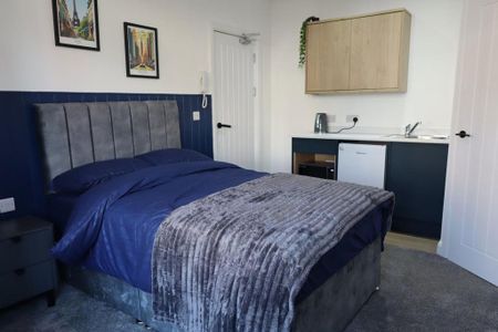 1 bedroom in a house share to rent - Photo 4