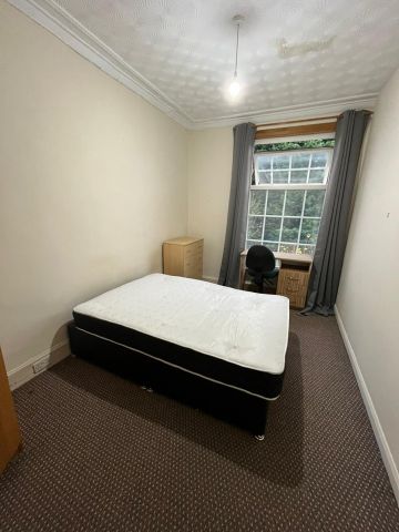 Room in a Shared House, Cliff Road, LS6 - Photo 5