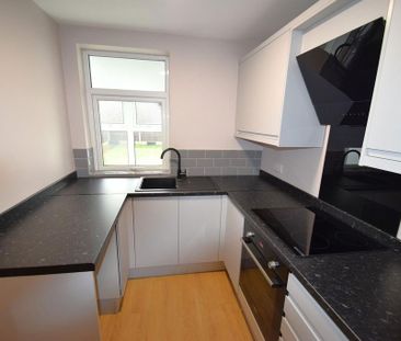 2 bedroom end of terrace house to rent - Photo 5