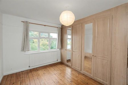 Cranes Park Crescent, Surbiton - 3 bedrooms Property for lettings - Seymours - Photo 4